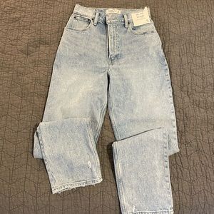 NWT Abercrombie and Fitch sz 26 ultra high rise 90s straight, curve love jeans